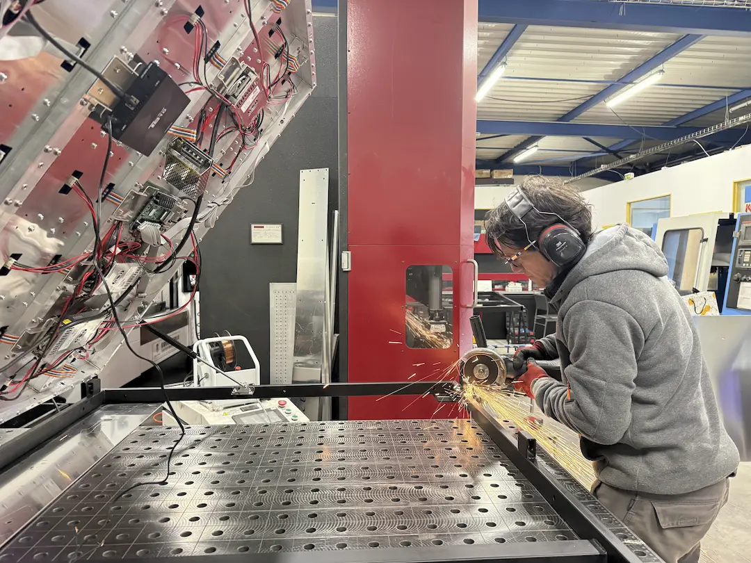 Fabrication d'écrans LED sur-mesure dans notre atelier à Narbonne – Écran LED Pro